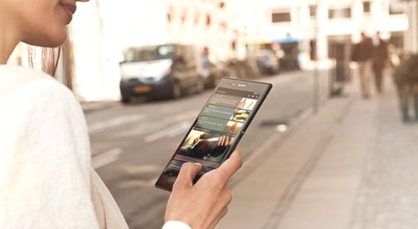 Sony Xperia Z Ultra in Hand