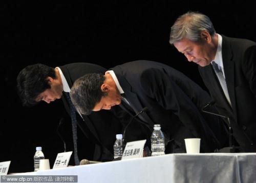 Kaz Hirai Bowing