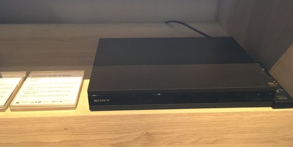 CES 2016 - Sony UHP-H1 High-Res Audio and Video Player